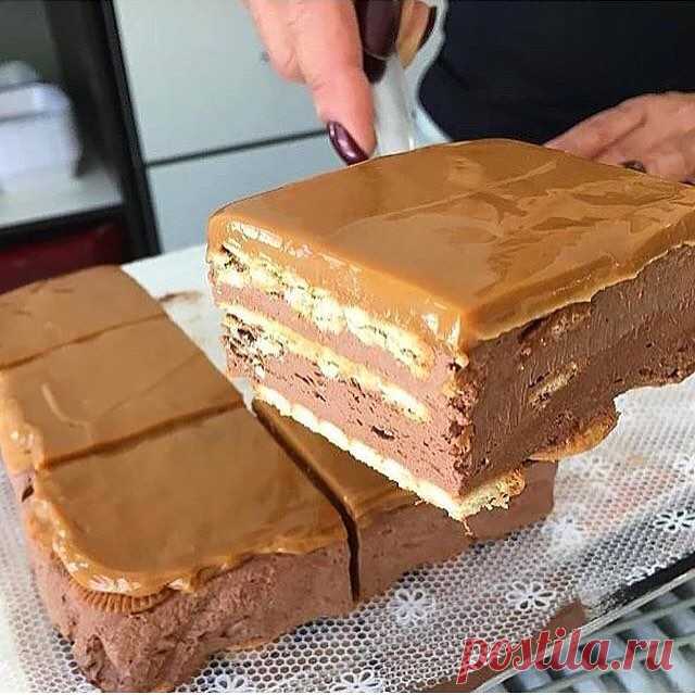 Делать его очень просто, так что он вполне может составить конкуренцию торту - минутке и получается не хуже чем шоколадный торт 