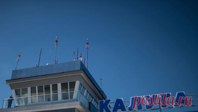 Аэропорт Калуги приостановил работу. В аэропорту Калуги ввели ограничения на полеты. Об этом заявил представитель Росавиации Артем Кореняко в своем Telegram-канале. "Введены временные ограничения на прием и выпуск воздушных судов", - написал он. Кореняко отметил, ...