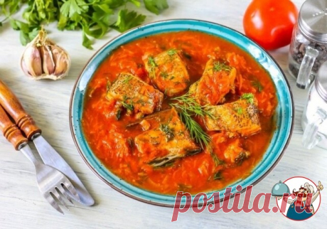 ЩУКА В ТОМАТЕ
Ингредиенты:
Щука — 700 г
Морковь — 1 шт.
Лук репчатый — 2 шт.
Масло растительное — 2 ст. л.
Соль — 3 щепотки
Перец черный молотый — 2 щепотки
Веточки укропа — 4 шт.
Томатная паста — 2 ст. л.
Вода теплая — 1 стакан
Приготовление:
1. Щуку очистите от чешуи, вскройте под головой брюшко и извлеките все внутренности. Тщательно промойте рыбу, как изнутри, так и снаружи. Срежьте голову, хвост и крупные плавники, нарежьте тушку рыбы на порционные части. Лук и морк...