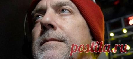 Ричард Гэрриот, который ранее пересек оба полюса и побывал на МКС, совершил рекордное погружение в самую глубокую точку Земли.