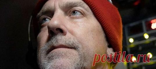 Ричард Гэрриот, который ранее пересек оба полюса и побывал на МКС, совершил рекордное погружение в самую глубокую точку Земли.