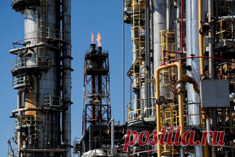 Союзник России заменил российскую нефть арабской. Венгерская нефтегазовая компания MOL успешно провела пробный прогон арабской нефти Arab Light на заводе своей дочерней компании в Словакии. На заводе завершены все подготовительные работы для увеличения приема нефти нероссийских сортов, добавили там. Также союзник России рассчитывает на газ из Азербайджана.
