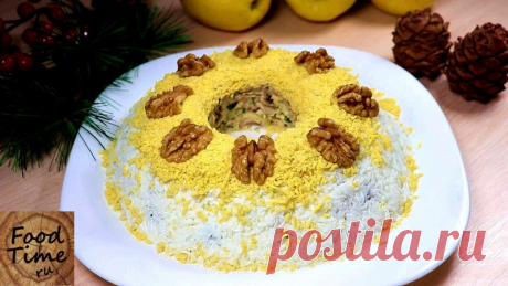 Салат на праздничный стол Салат на праздничный стол с курицей, черносливом и грецким орехом.Ингредиенты:&nbsp;Куриные окорочка - 2 шт.&nbsp;Огурец - 1-2 шт.&nbsp;Яблоко кислое - 1 шт.&nbsp;Яйца отварные - 5 шт.&nbsp;Сыр - 70 гр.&nbsp;Чернослив - 70 гр.&nbsp;Грецкий орех - 50 гр.&nbsp;Соль по...