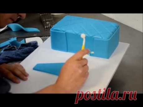 How to make a simple but amazing purse cake