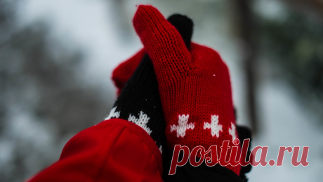 Скачать обои узор, красная, черная, перчатки, раздел разное в разрешении 1366x768