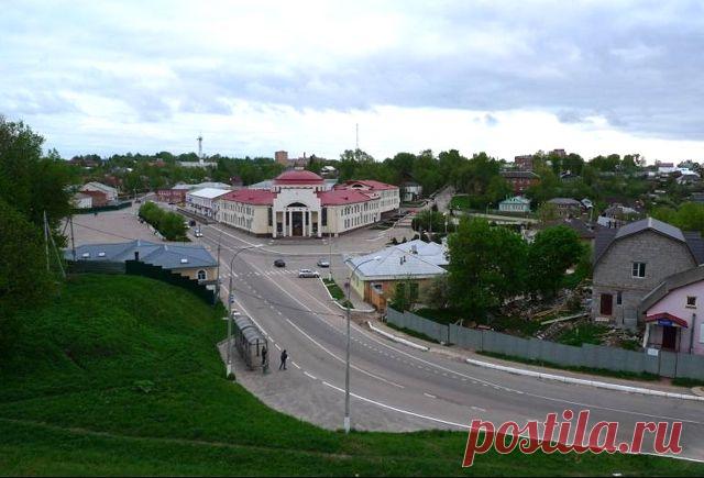 Москва . Волоколамский кремль

После объединения русских земель вокруг Москвы борьба за Волоколамск между князьями была закончена; начиная с середины XV века город всё реже упоминался в летописях