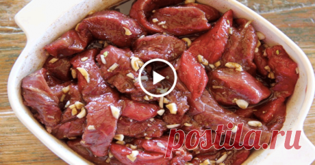ВОТ КАК СЛЕДУЕТ ГОТОВИТЬ ЛЮБОЕ МЯСО: ДОБАВЬ СЕКРЕТНЫЙ ИНГРЕДИЕНТ ДЛЯ МЯГКОСТИ! Очень часто требуется быстро придать куску мяса мягкости! Как сделать так, чтобы кусок жесткой свинины или говядины стал мягким и вкусным?