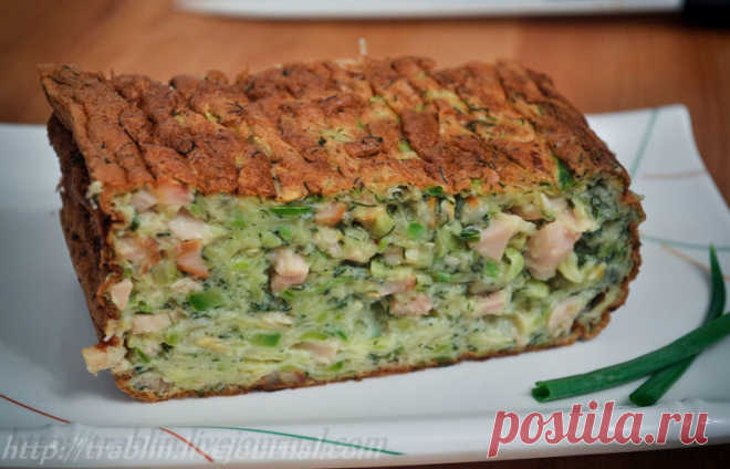 !!! Суфле из кабачка с курицей. Делается просто, получается вкусно. В холодном виде доставляет не меньше, чем в теплом. Блюдо для тех, кто не знает куда девать кабачки. 500 г. кабачков 300 г. копченой куриной грудки или пастромы 1 крупная репчатая луковица 4 желтка 6 белков 2 ст. ложки кукурузного…