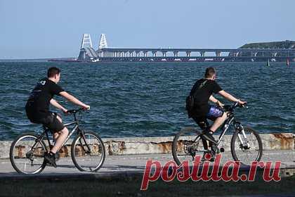 Более тысячи машин скопились в очереди перед Крымским мостом