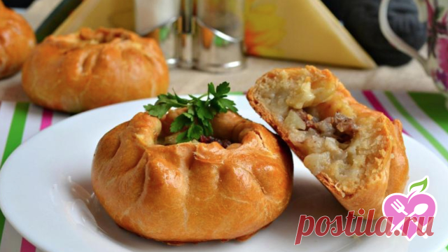 Вак балиш (маленькие пироги с мясом и картошкой).

Я сегодня со своими любимыми пирогами!))) Они у меня получаются очень вкусные, вот честно!)))
На мой взгляд, на пресном тесте намного вкуснее, вся наша семья любит вак-балиш именно такие.
