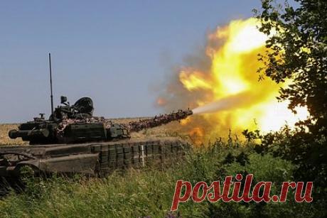 Володин обвинил Польшу в снабжении Украины оружием для преступлений. Варшава снабжает Киев партиями оружия для того, чтобы Украина совершала новые преступления. Такое мнение выразил спикер Госдумы Вячеслав Володин, его он опубликовал в Telegram-канале. По словам российского политика, своими действиями Польша предает память жертв Волынской резни.