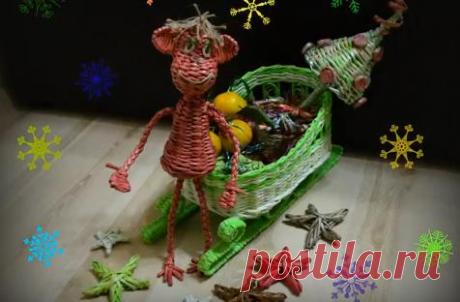 Красная обезьяна, плетеная из газетных трубочек. МК | oblacco