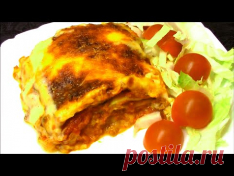 Лазанья с соусами бешамель и болоньезе.