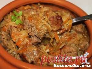 Гуляш с капустой в горшочке