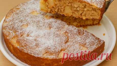 Пирог с овсяными хлопьями и большим количеством яблок