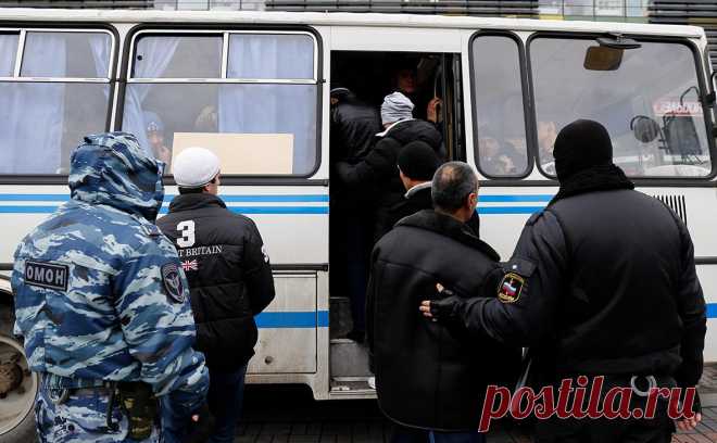 Глава института РАН назвала оценки числа нелегальных мигрантов России. Оценки числа нелегальных мигрантов в России разнородны, но сейчас считается, что их 3–4 млн, сказала РБК глава демографического института РАН. По ее мнению, слишком «закручивать гайки» для них не следует — это даст обратный эффект