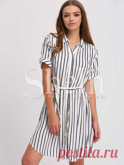 Чёрно-белое полосатое платье-рубашка с поясом