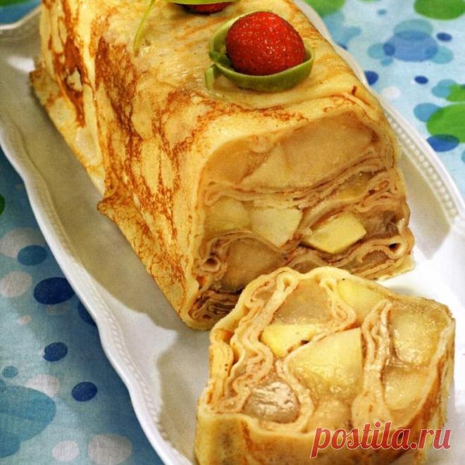 Блинный пирог с яблочно-сметанной начинкой.