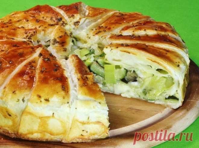 Сочный овощной пирог .