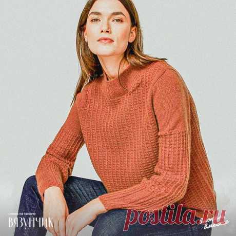 Джемпер с рельефным узором

Цвет джемпера находится в гармонии с узором, занимающего большую часть полотна. Лёгкий теплый тон отражает настроение джемпера, его сущность, окутывает спокойный, монотонный узор ноткой женственности. В тёмных и суровых цветах модель может показаться слишком строгой, даже немного холодной, как тротуарная плитка. Почему-то у меня возникли именно такие ассоциации.

Раппорт узора по ширине — 3 петли, по высоте — 4 ряда. Мне кажется, здесь не нужно ...