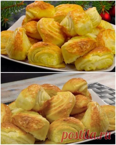 ЭКСТРА быстрые улитки с сырной начинкой — на столе за 30 минут: Тесто из 3-х ингредиентов
Ингредиенты, необходимые для теста:

800 г муки
40 г свежих дрожжей
400 мл молока
300 мл масла
Ингредиенты, необходимые для начинки:

250 г маргарина
3 яичных желтка
1 столовая ложка соли
Тертый сыр
Наверху:

1 взбитое яйцо
1 столовая ложка сливок
Тертый сыр
семена кунжута

Способ приготовления:

Нагрейте духовку до 200 градусов Цельсия.
Растворите дрожжи в теплом молоке.
В миске смеш...