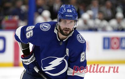Никита Кучеров стал автором первого гола в сезоне НХЛ. Российский нападающий "Тампы" отличился на 10-й минуте домашнего матча с "Нэшвиллом"