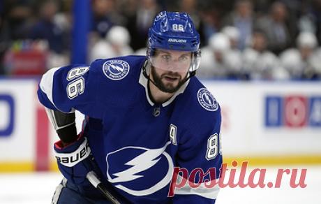 Никита Кучеров стал автором первого гола в сезоне НХЛ. Российский нападающий &quot;Тампы&quot; отличился на 10-й минуте домашнего матча с &quot;Нэшвиллом&quot;