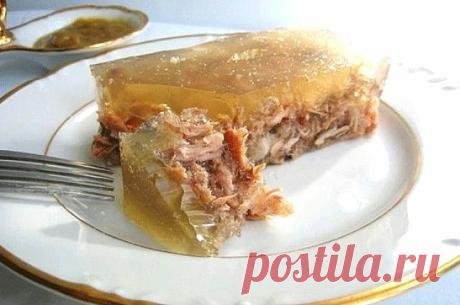 Три вида мяса и больше чеснока. Как приготовить холодец из петуха? Кубанский праздничный холодец - готовят из трех видов мяса, но особый вкус ему придает именно петух-каплун.