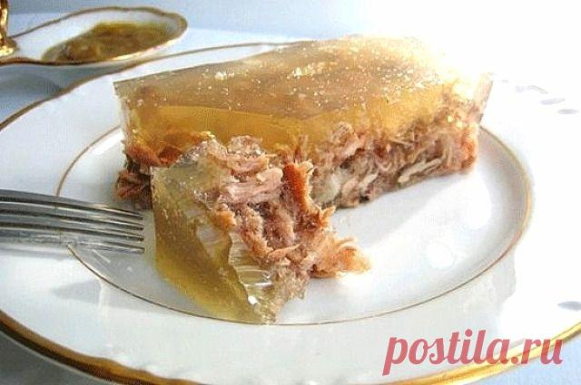Три вида мяса и больше чеснока. Как приготовить холодец из петуха? Кубанский праздничный холодец - готовят из трех видов мяса, но особый вкус ему придает именно петух-каплун.