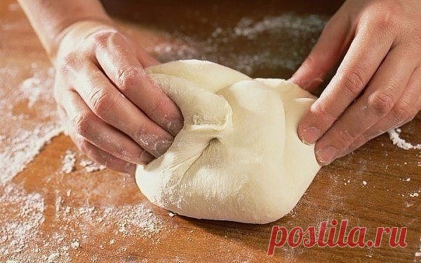7 видов теста, которые обязательно стоит научиться готовить!

Существует как минимум 7 видов теста, которые обязательно стоит попробовать приготовить самостоятельно. Рассказываем о секретах и тонкостях вкусной и аппетитной выпечки и делимся базовыми рецептами — домашние будут довольны!

1. Тесто для пиццы.

Попробуйте приготовить вкусную и ароматную пиццу на тонком хрустящем корже — вы удивитесь, как это просто. Но для начала запомните несколько базовых правил:
Обязательно...