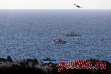 Раскрыт оператор захваченного в Красном море судна. Оператором захваченного в Красном море йеменскими повстанцами судна Galaxy Leader является японская компания Nippon Yusen. Об этом сообщает агентство Kyodo. По данным агентства, на борту судна находились 25 членов экипажа из Болгарии, Румынии, Мексики, с Украины и Филиппин. Граждан Израиля и Японии в команде не было.