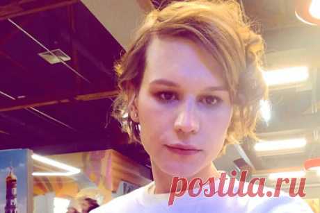 Бывший сотрудник ФСБ решил сменить пол и объяснил свое решение. Бывший сотрудник ФСБ Александр Чумаков решил совершить трансгендерный переход. В разговоре со Znak.com он сообщил, что теперь его зовут Катерина Майерс и рассказал, как сделал каминг-аут. По словам 30-летней трансгендерной девушки, она уволилась из органов в звании капитана.