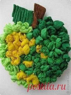 Яблоки
ДЕТСКИЕ СМЕШНЫЕ СТИХИ И ЗАГАДКИ ПРО ЯБЛОКИ
Е. Борисова
Яблоко с ветки, в траву упадет,
Яблоко с ветки, ёжик найдет.
Яблоко ёжик домой принесет.
Крошкам ежатам на терке натрет.
Т. Кунилова
Агу, агу, агушеньки!
Яблоко Андрюшеньке - 
Прямо в руки - 
Прыг-скок!
Ну-ка, съешь меня, дружок!
Круглобокое,
Краснощекое.
Л. Турьева
Яблоко спелое,
Яблоко сладкое,
Яблоко хрусткое
С кожицей гладкою.
Я