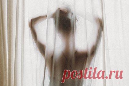 Девушка из эскорта пожаловалась на проблемы с отношениями. Девушка по имени Сюзи, которая работает в одном из легальных элитных публичных домов в штате Невада, и зарабатывает около двух тысяч долларов за ночь (около 186 тысяч рублей), призналась, что не может найти партнера из-за своей нетрадиционной работы. По ее словам, из-за женатых клиентов она перестала доверять мужчинам.