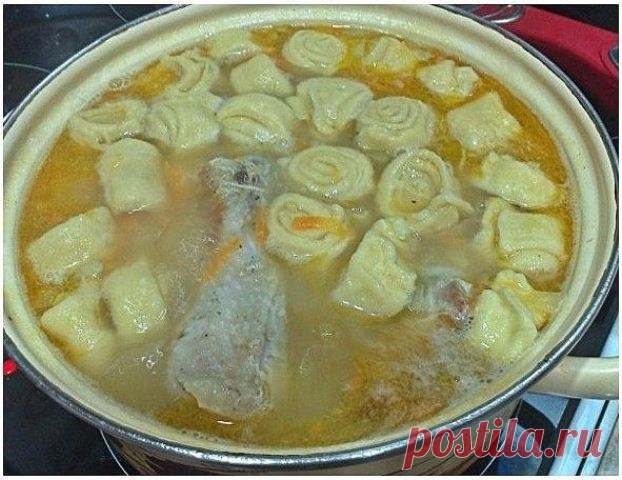 КУРИНЫЙ СУП С ЧЕСНОЧНЫМИ ГАЛУШКАМИ-РУЛЕТИКАМИ Рецепт этого супа я дала своей подруге, которая жаловалась, что ее ребенок вообще ничего не ест. И вот недавно она мне сказала, что ребенок просит теперь