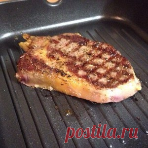 Рибай-стейк с картофельным пюре и сливочно-грибным соусом из сморчков рецепт – основные блюда