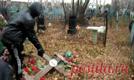 Кубань:  82 надгробных памятника двое детей разломали во время игры на кладбище