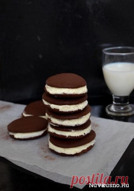 Шоколадные whoopie со сливками ·