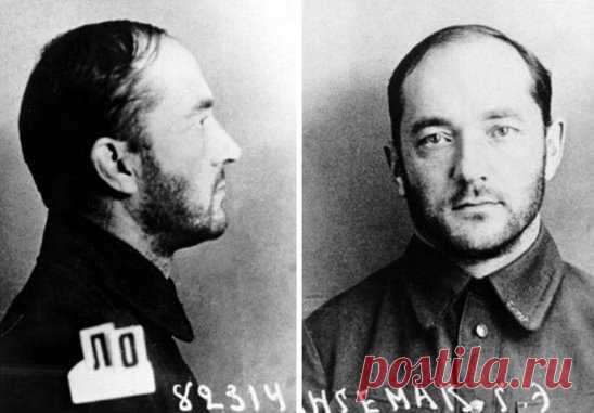 На этом фото Георгий Лангемак — создатель легендарной боевой машины БМ-13 «Катюша». Снимок был сделан после его ареста по доносу 2 ноября 1937 года. Через несколько месяцев его расстреляют, а изобретение присвоит себе доносчик. В годы Великой Отечественной войны разработка Лангемака даст СССР весомое преимущество над врагом и сделает многое для победы.
Смотрите на канале «История» фильм «Два залпа по конструктору. Драма 