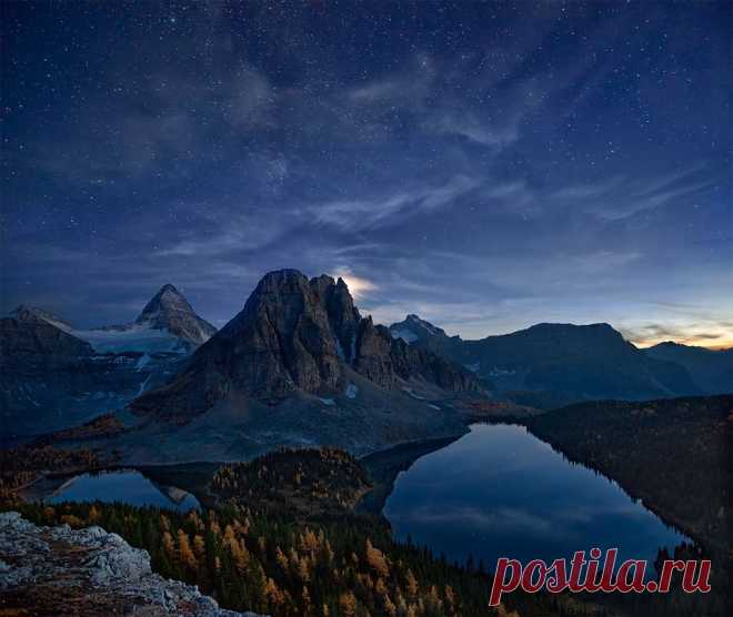 Звездная ночь на горе Assiniboine в Канаде