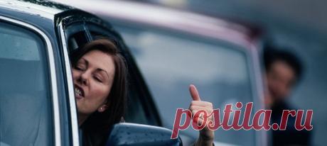 Вы часто встречаетесь людьми, которые почему-то считают, что все вокруг должны подвинуться для их удобства? И наверняка вы нередко думали, как их поставить на место. Герой этой истории оказался в подобной ситуации и нашел изящный способ «перевоспитания» такой дамочки. #поведение #эмоции #общество #месть