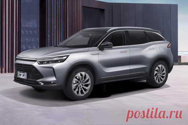 Кроссовер BAIC X7 выходит на российский рынок: объявлена цена У себя на родине в Китае BAIC X7 был представлен еще три года назад, а минувшей весной уже успел пережить плановый рестайлинг. Однако до конвейера калининградского Автотора китайский Х7 смог добраться