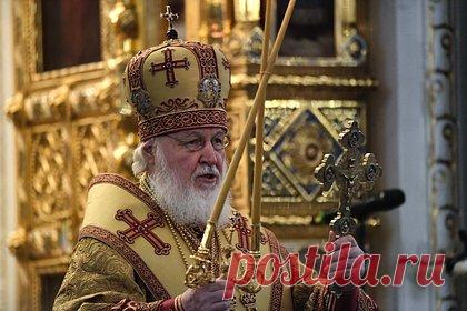 Патриарх Кирилл призвал русских и украинцев к примирению. Народы исторической Руси, в том числе русские, украинцы и белорусы, должны «остановить попытки междоусобной брани» и примириться, заявил патриарх Московский и вся Руси Кирилл. Он выразил надежду, что ответ государства на стоящие вызовы посодействует укреплению братских связей народов.