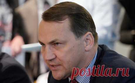 Глава МИД Польши объяснил свои слова о передаче Крыма под мандат ООН. На конференции, где он предложил передать Крым под мандат ООН, шла «гипотетическая дискуссия» о том, как реализовать предложения Зеленского по Крыму, объяснил Сикорский. Россия считает вопрос о принадлежности полуострова закрытым