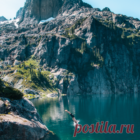 озеро в горах.