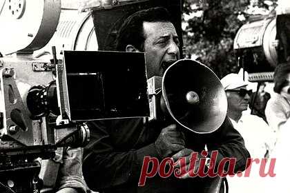 Умер советский и российский режиссер оперных фильмов. Советский и российский режиссер театра и кино Владимир Гориккер умер в возрасте 96 лет. Горрикер, в 1953 году с отличием закончивший режиссерский факультет ГИТИСа, проработал около 25 лет в штате киностудии имени Горького. В своих фильмах режиссер совмещал оперное искусство и игровое кино.