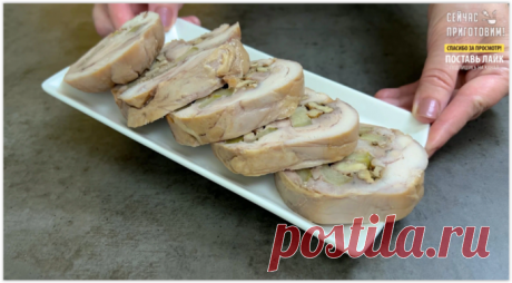 Вкуснейший рулет на Новогодний стол из курицы с яблоками - готовится просто, съедается быстро.