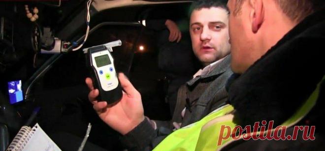 Бывший ДПСник по секрету рассказал 5 способов, чтобы не дуть в алкотестер. Хитрость, которая спасет права водителя
Приглашение «продуться» может получить от инспектора ДПС любой водитель. А все потому, что гаишник «на глаз» определяет признаки алкогольного опьянения. Возможно, действительно вид у вас «помятый», а возможно гаишник просто хочет «развести» вас за пьянку и пополнить свой карман....
Читай пост далее на сайте. Жми ⏫ссылку выше