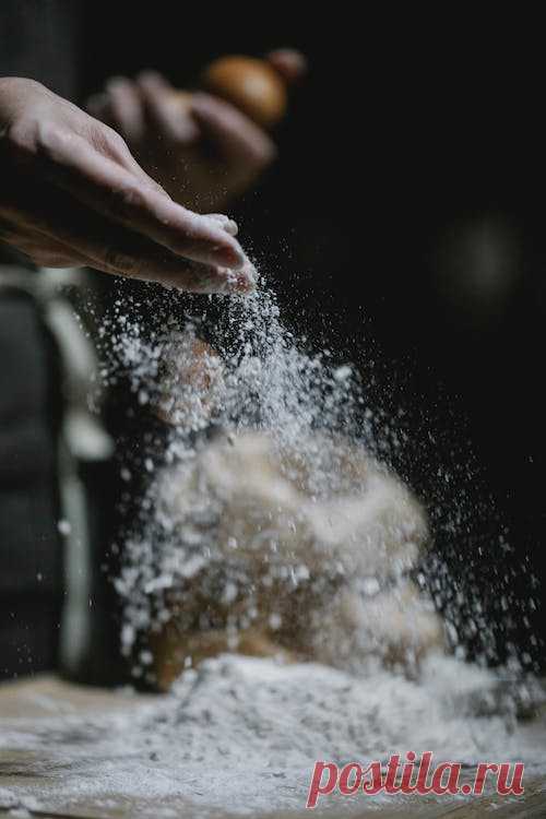 Some of the most delicious foods contain white processed wheat flour. Most of the bread, biscuits, and muffins sold in stores and cafes use plain white wheat flour. As tasty as these are, they're also some of the less obvious foods that cause blood sugar spikes. Something as simple as a sandwich can push a