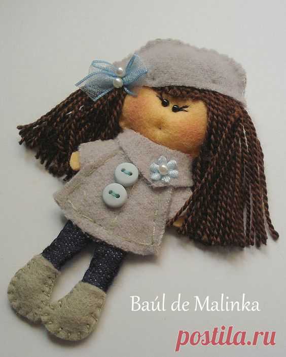 Felt brooch Matilda Grey Day, Felt doll, Fabric Brooch, Art Brooch, Wearable Art Jewelry, Autumn doll brooch
